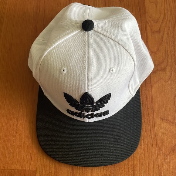 New Adidas Logo Adjustable Trucker Hat Black and White with Green Lid - Picture 3 of 5